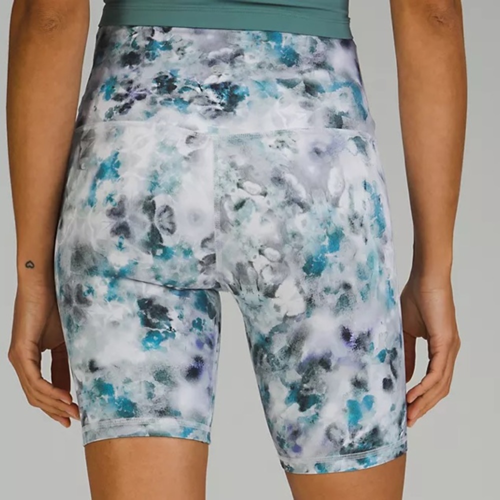 LULULEMON NWT ALIGN HIGH RISE SHORTS 8” IN KALEIDOSCOPE MULTI PRINT 16 18 20 - Picture 3 of 8